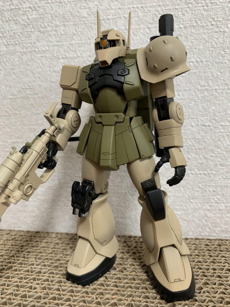 正面立ち画像。ボディの軸を伸ばして延長してます。