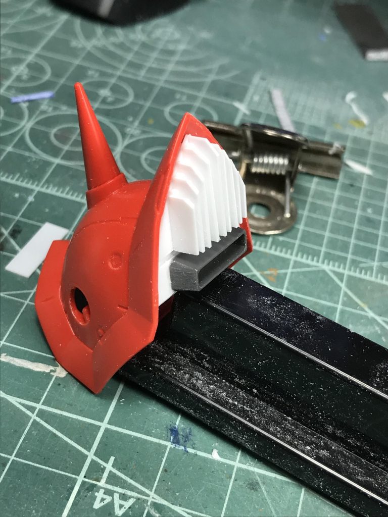 肩のディテールが引っ込んで迫力不足でしたので、テキトーシイタケとウェーブのバーニア（角）でお手軽ディテール追加です。