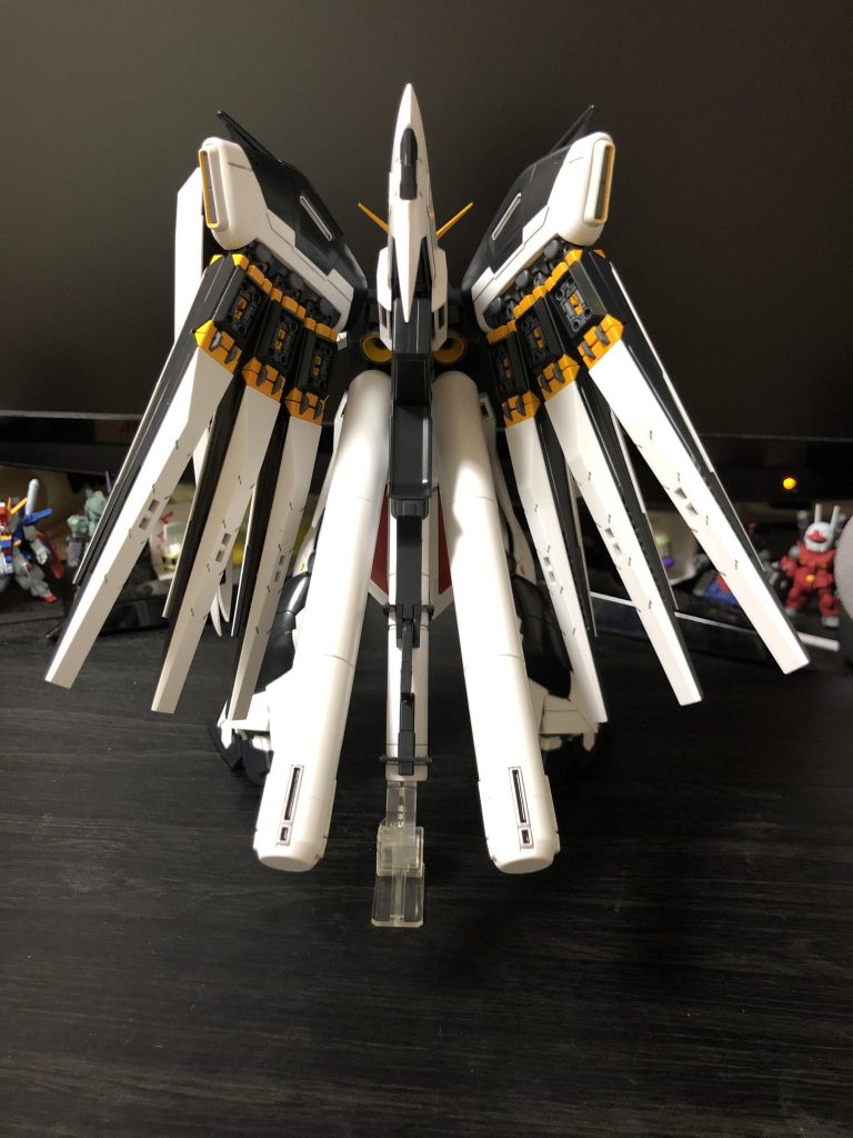 ファンネルのスラスター中心部の塗り分けに苦労しました^^;