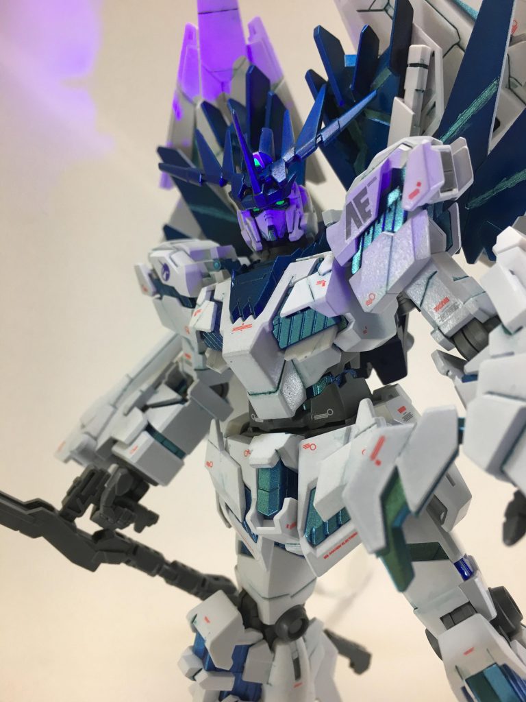 カメラは蛍光塗料で塗装してます。