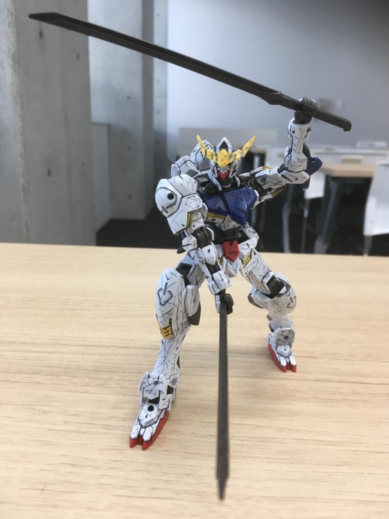 二刀ならば攻守両方に対応することができる。敵の剣を受けながら一刀両断！