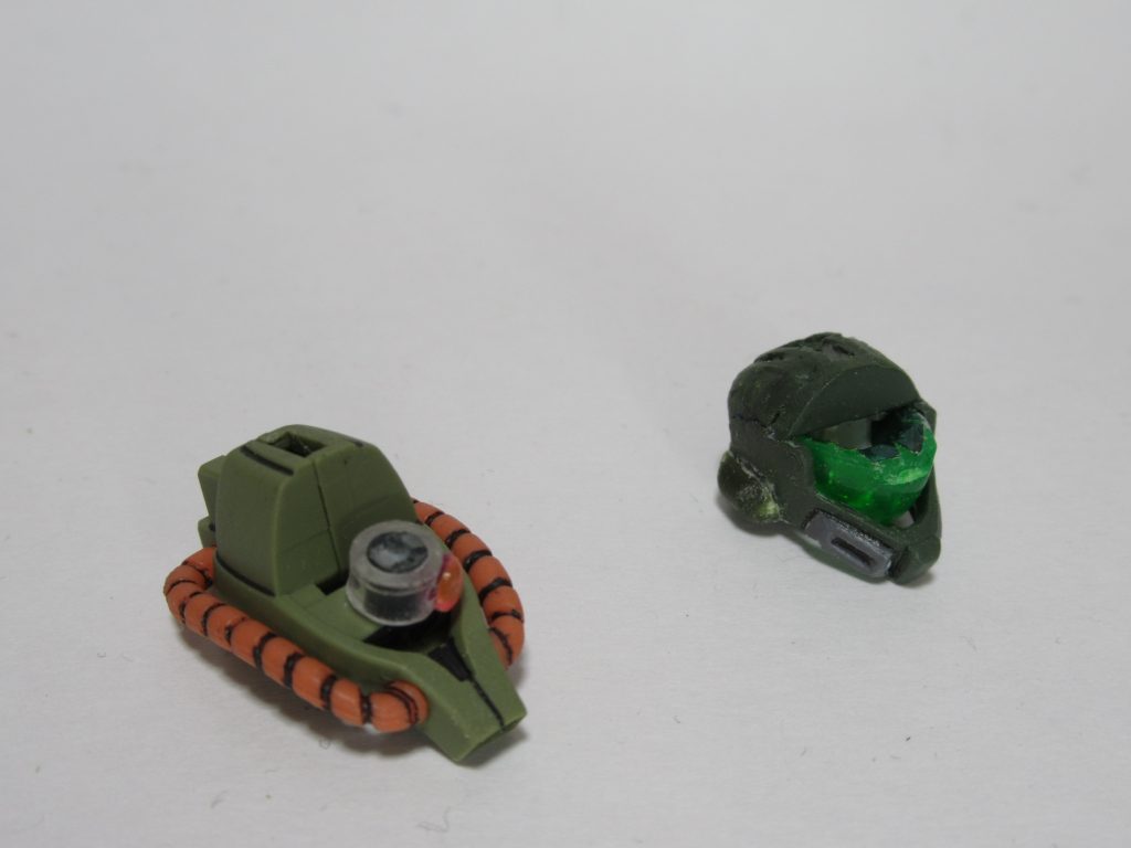 顔は差し替え式で変更できます。