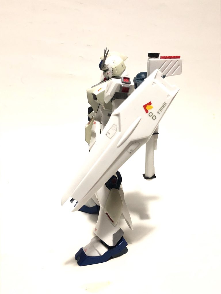 よこ

修正ヶ所は
肩の位置を移動
上半身も5mmほど延長
首周り作り直し
膝ロール

どれもたいした直しではないです。

あとたまたまロンド・ベル隊のデカールあったのてペタリ☆