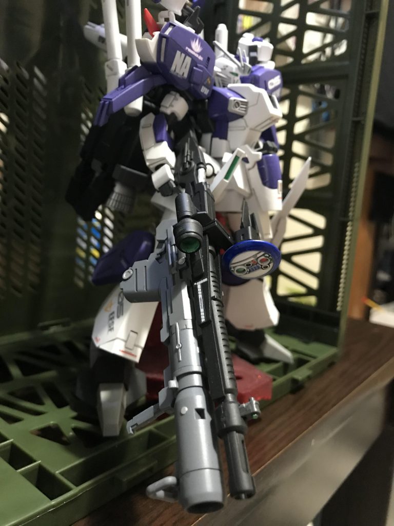 主兵装はビームスマートガン、バズーカ付き、インコム３機、有線式ブレードファンネルです。