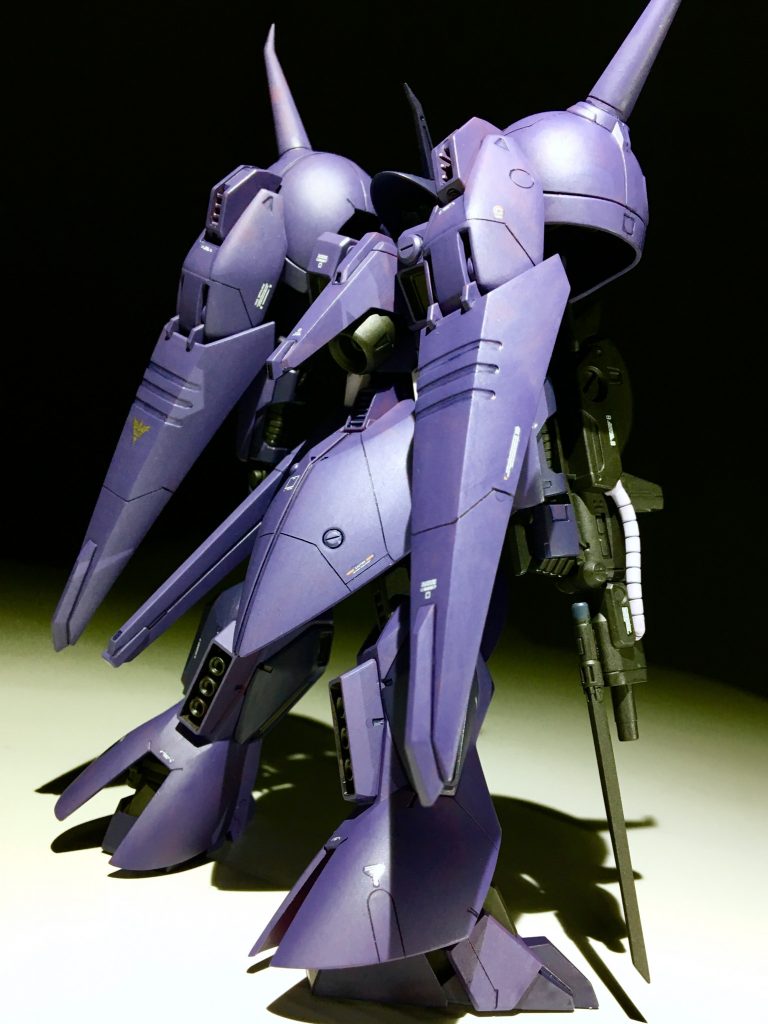 背中面、思ったよりのっぺり。
色分けすべきだった…