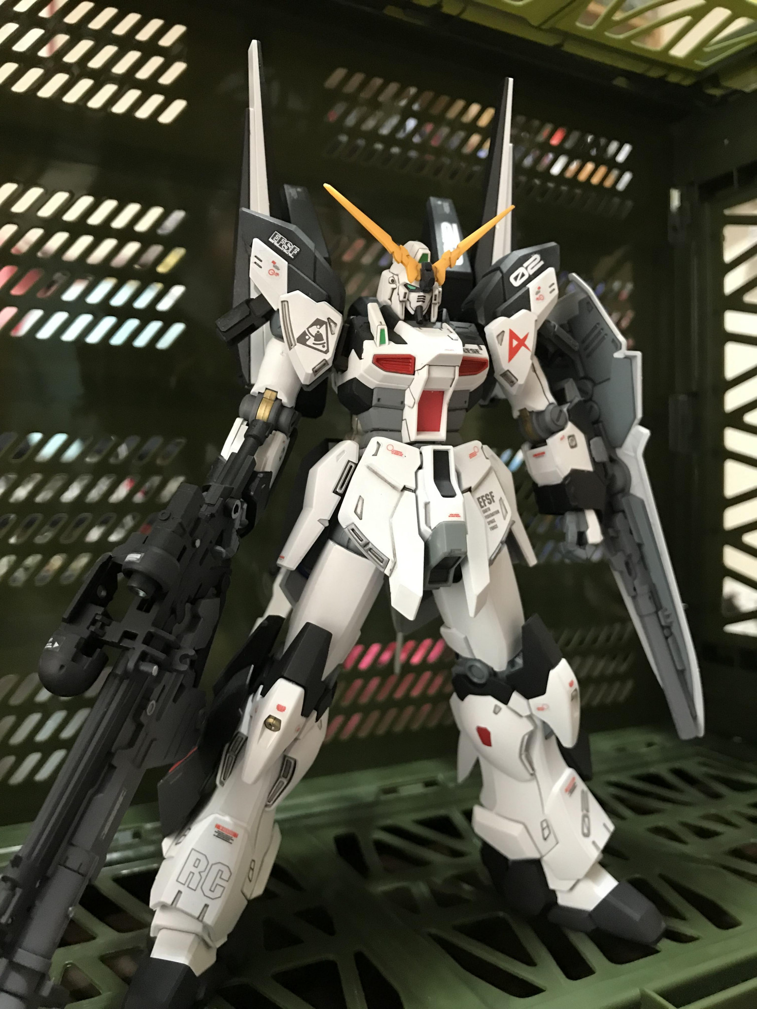 Hi-νガンダム typeR｜真樹京介さんのガンプラ作品｜GUNSTA（ガンスタ）