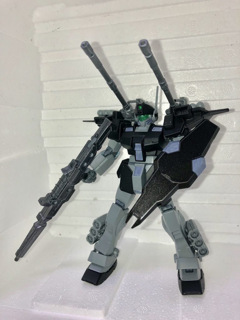 まず両肩に装備された通信遮断ユニットで相手の通信を妨害、連携を断つ。