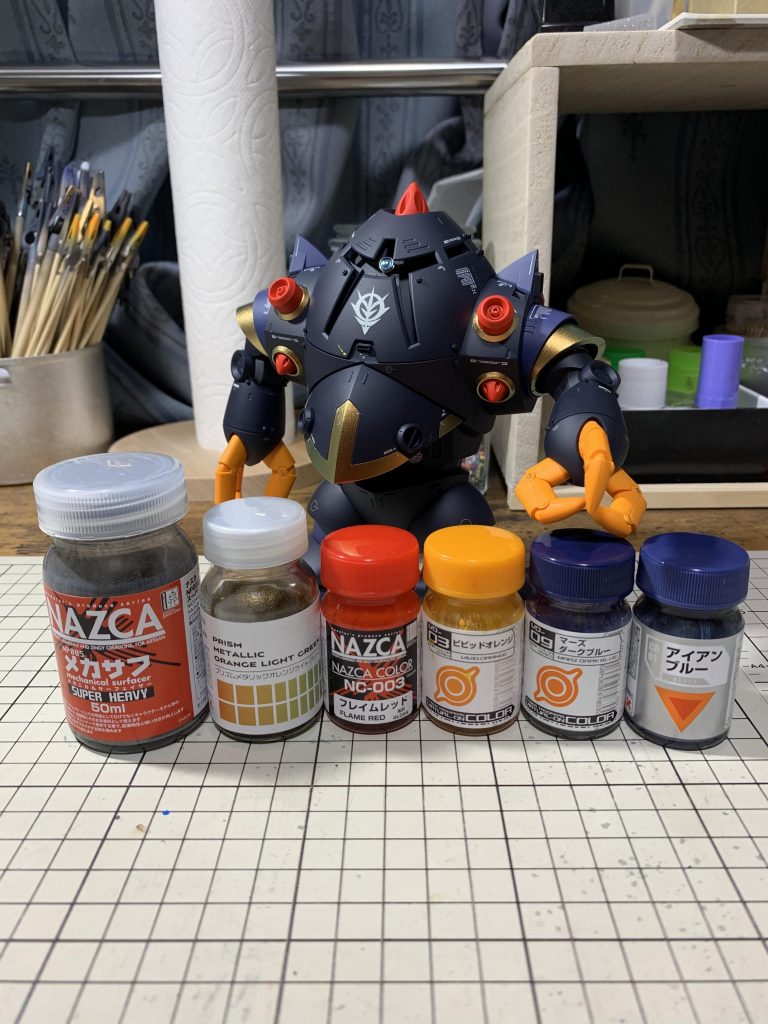 一応塗料はこんな感じです。
レッドとオレンジの下地はピングサフを吹きました。
ダークブルーはブラックを混ぜてます。