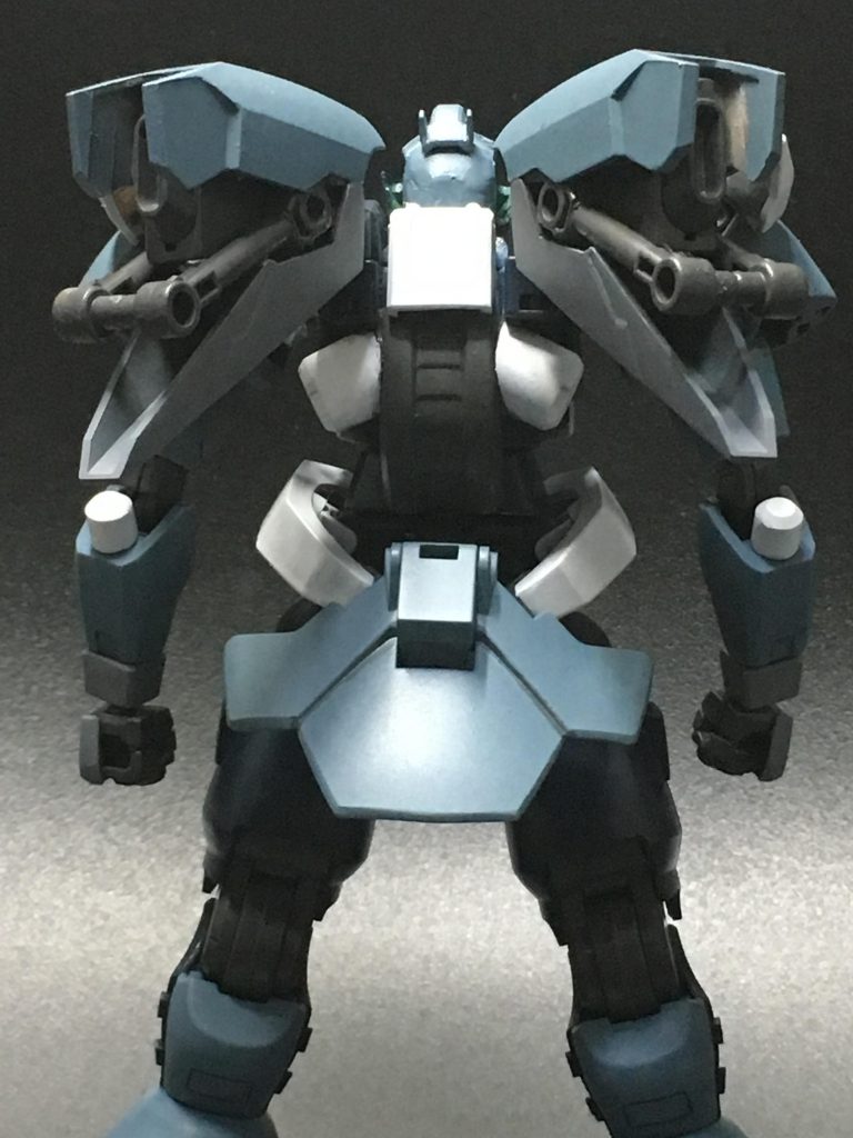 後ろのマントはかなり切り詰めています
背中はジャンクでそれらしくしました
ブースターにはハードポイントをじゃんくで増設