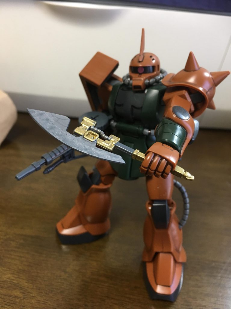 ヒートホークは塗りました。
刃の部分はラメ入りシルバーマーカーを使用して刃物感を出しました。