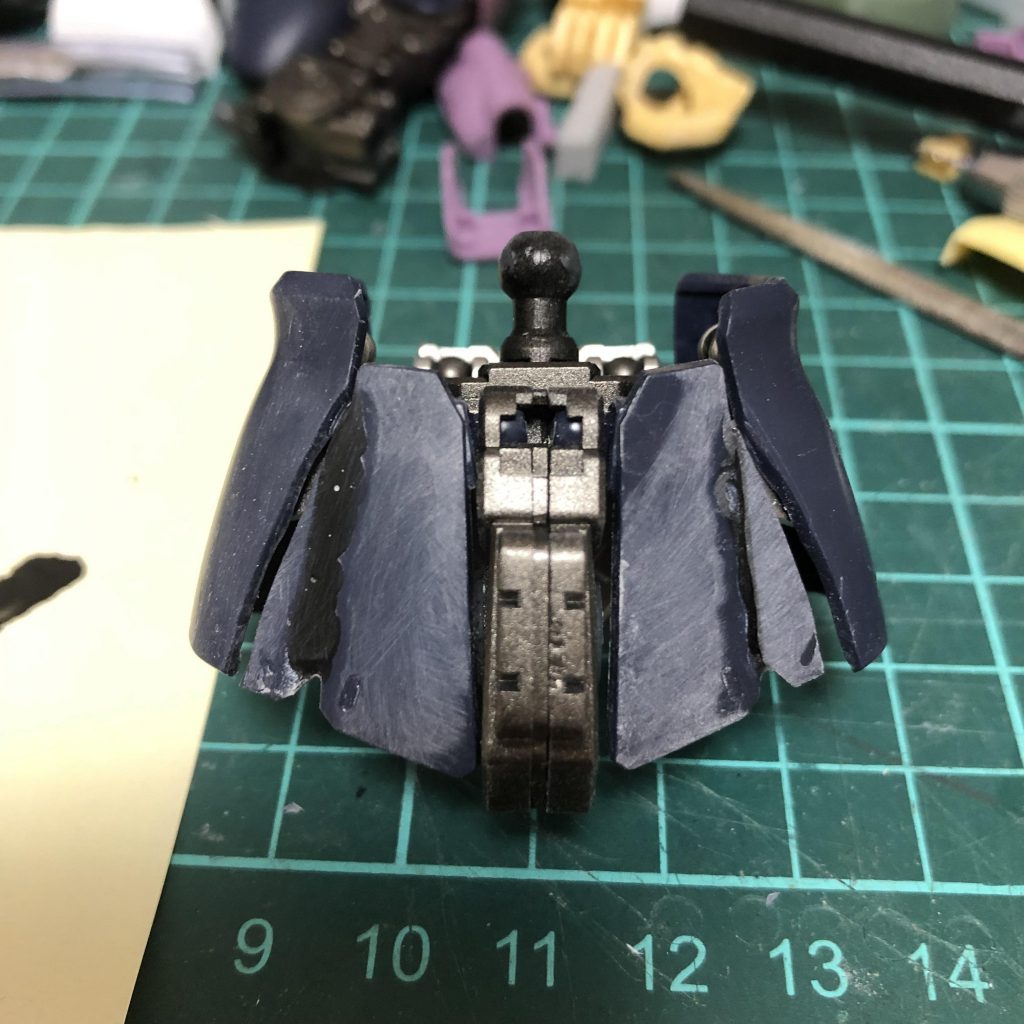 フロントアーマーの分割ライン変更