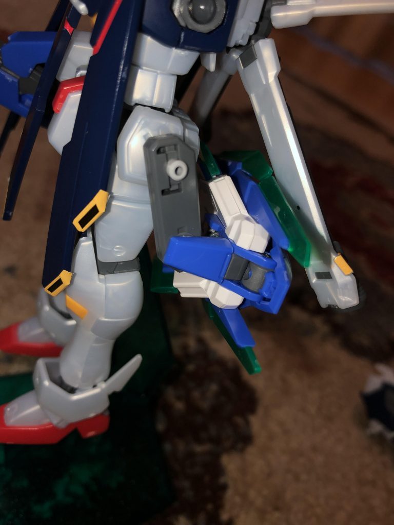 クロスボーンのサイドスカートにビルドダイバーズのキャンペーンでもらったジョイントパーツでGNシールドを繋ぎました