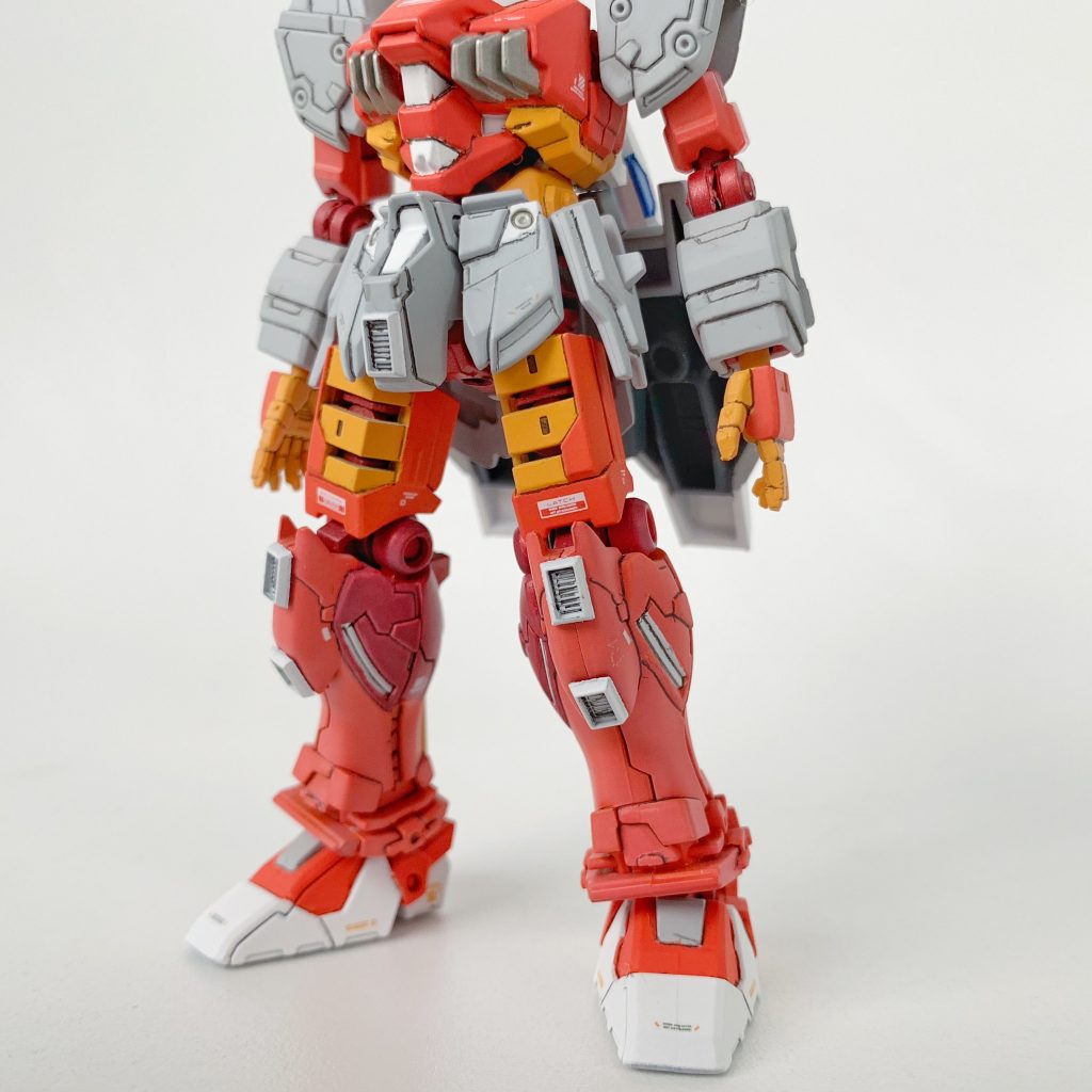 G-アルケインは、アメリアが「ヘルメスの薔薇の設計図」に記されていたG系統の設計をベースに、軍が蓄積してきたMS技術を投じて完成したという設定なので、今回の機体はG-アルケインより少し前に建造された試作機と脳内設定。ナラティブは何世紀経っても試作機扱いということで…