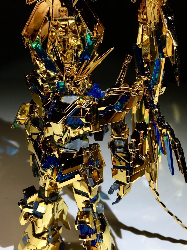 手を平手に変えた意外はホント何もしていません。グレーやブルー部分はいつか気持ちが乗ったら塗ってみようかなw