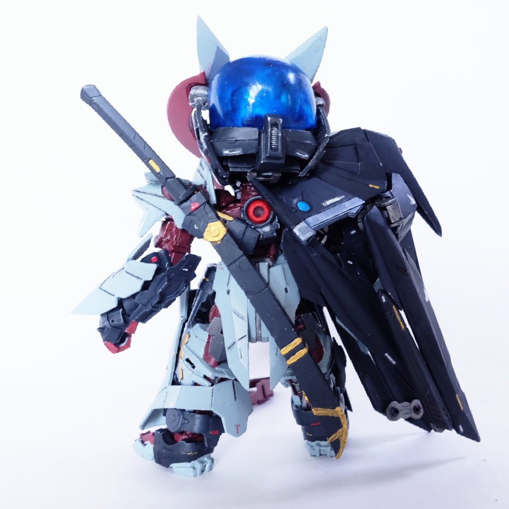 背面
武器はベース機体のアストレイレッドフレームらしさを出したくなったので、刀にしてます。
それに合わせて鞘をSDアストレイから持ってきてます。