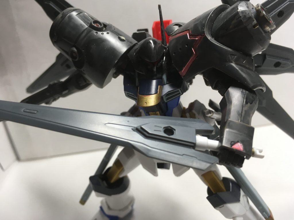 メインは左右に二本あるショートブレードです。