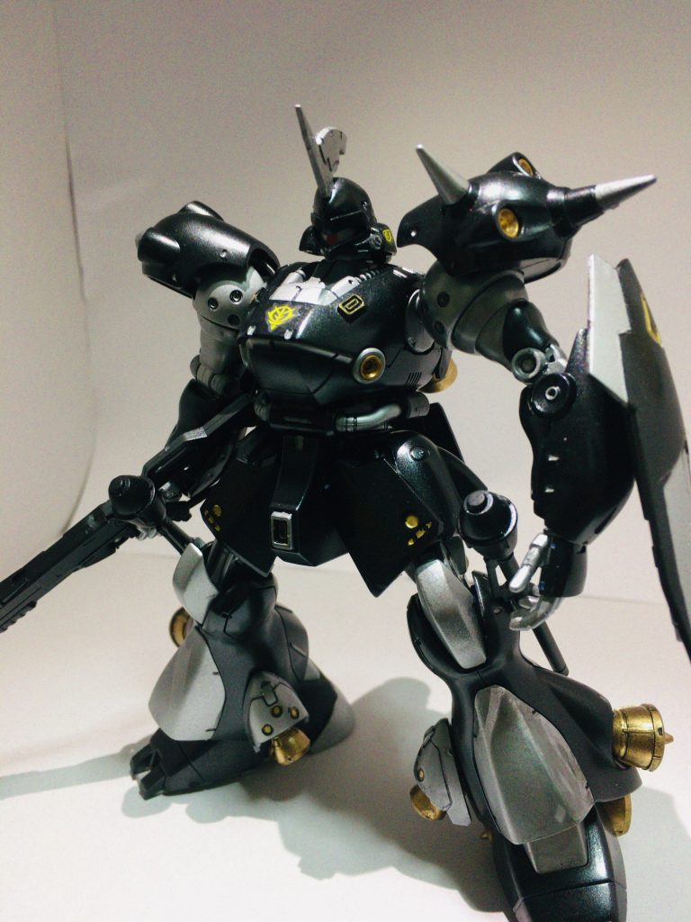 照明が薄いと不気味さが出て、好きな一枚です。