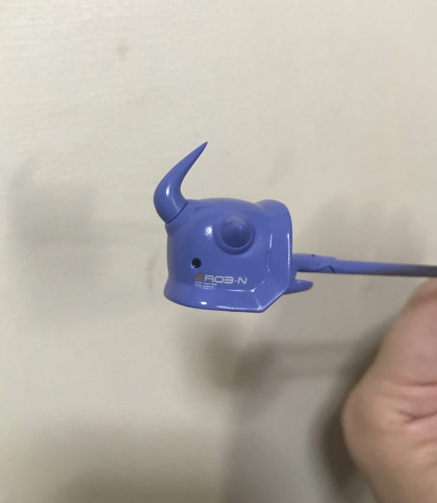 デカールを貼った所まで。