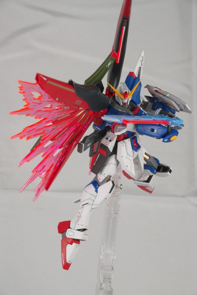 ピンク色のエフェクトパーツは根元かはクリアレッド→蛍光ピンク→ムーンストーンパールの順に吹き付けてあります