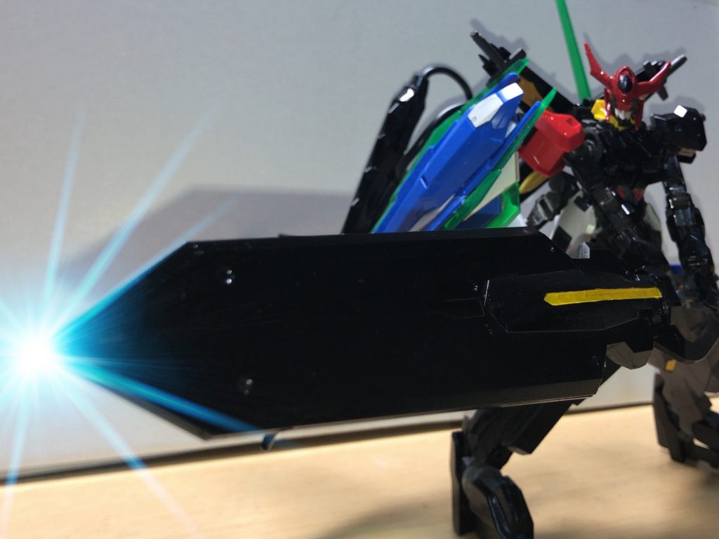 ｢ガンダムコラスィマルヴァジタ、敵機を排除します!!｣

この後、ギャラルホルンの地上部隊を次々と屠っていった


しばらくしてギャラルホルンはコラスィを誘い込むかのように退いていった

まさかと思ったコラスィのパイロット｢ラスティ｣は空を見上げた