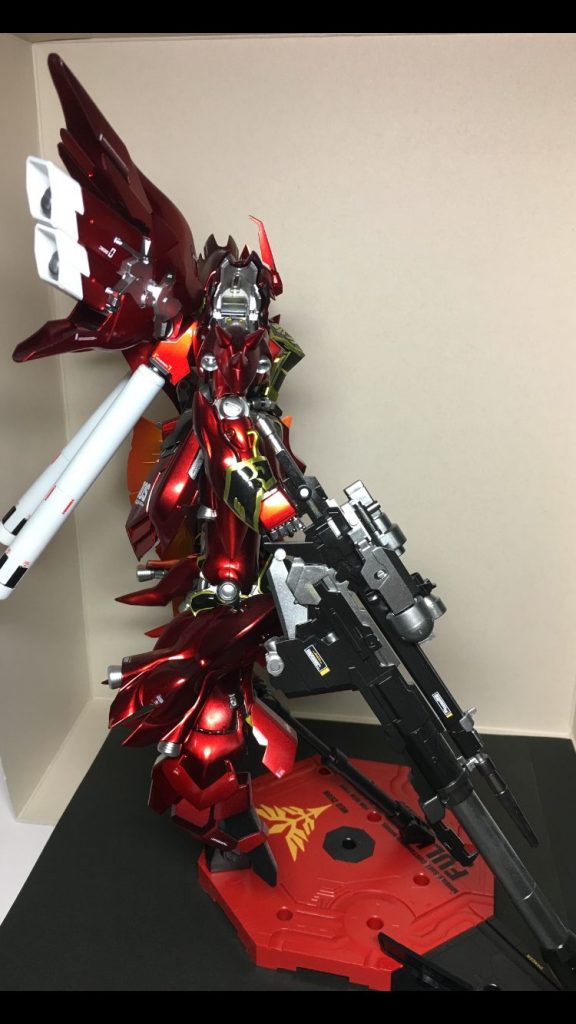 ライフルは合体させた状態だと重さでほぼ持たせられないので接着してあります、
色に関しては内部フレームで使った色をそれぞれ使用しました😊