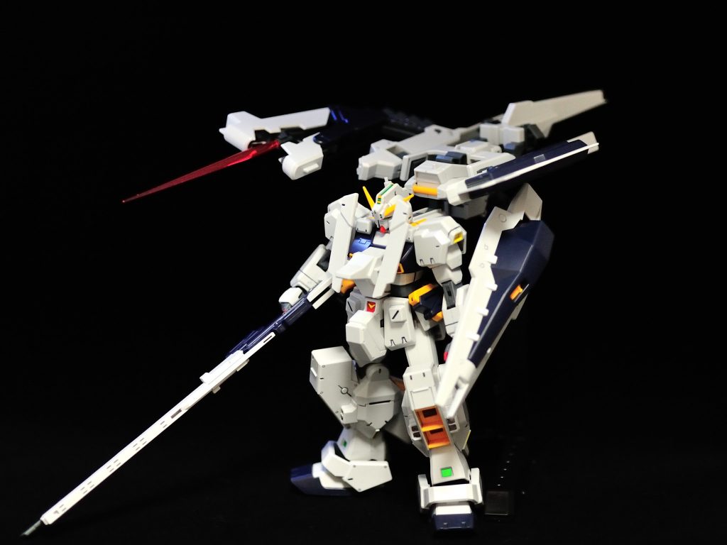 こちらはフルドドのビーム砲部分にサーベルをマウントするギミックです。
隠し腕…とまではいきませんがティターンズらしさが出ていて非常に好きです。