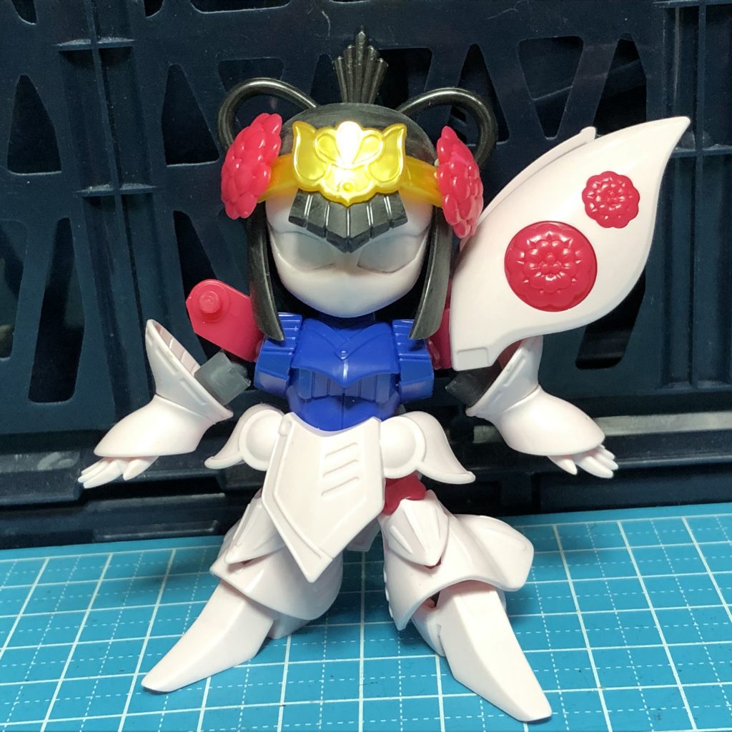 上腕はボールジョイントに変更して肩の位置が内側に見えるように改造しました。
より腋をしめて女の子らしいポーズをできるようになったと思います。