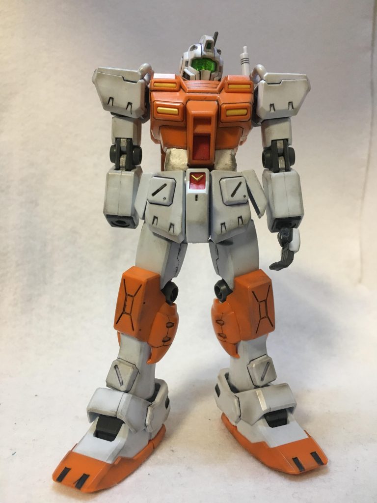 腰部延長。腕部短縮。