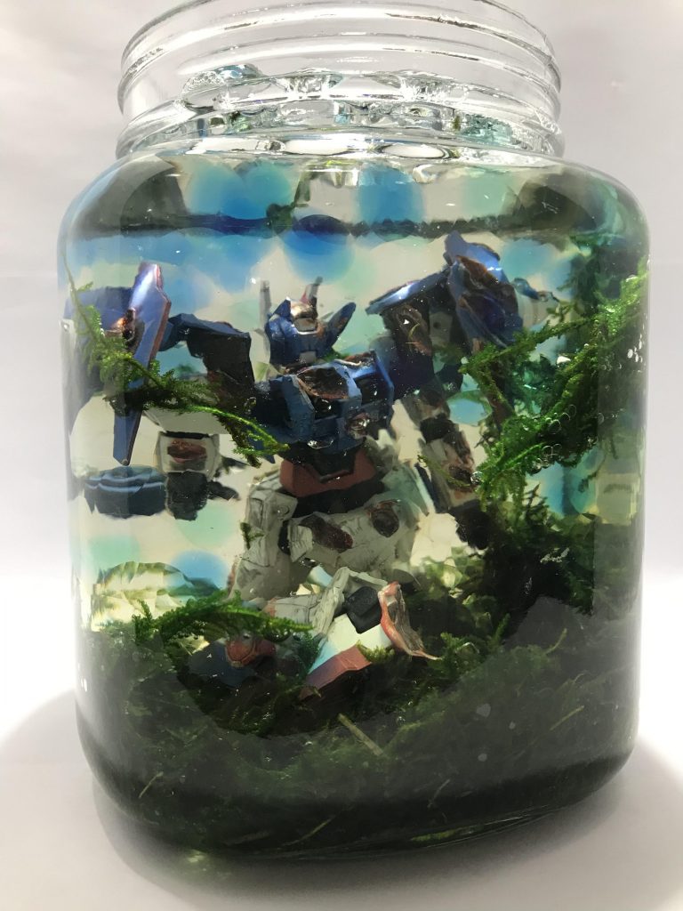 後ろから
中の玉が水を吸ったのか水面が下がった。