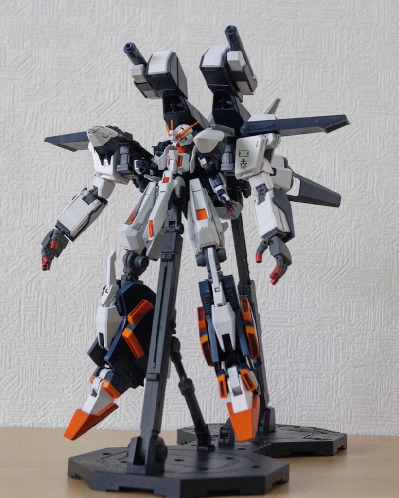 フロントビュー。
巨神のようなシルエットと真ん中に居るウーンドウォートの可愛らしさがギャップ萌えポイントです。