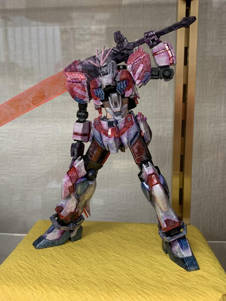 よく行く模型屋さんのナラティブコンテストに出した作品です。
提出期日の関係で、およそ70%の完成度といったところです。
当初は全身がもっと色濃くなるようにする予定でした。
不満な点もいくらかありますが、令和最初の完成品です。