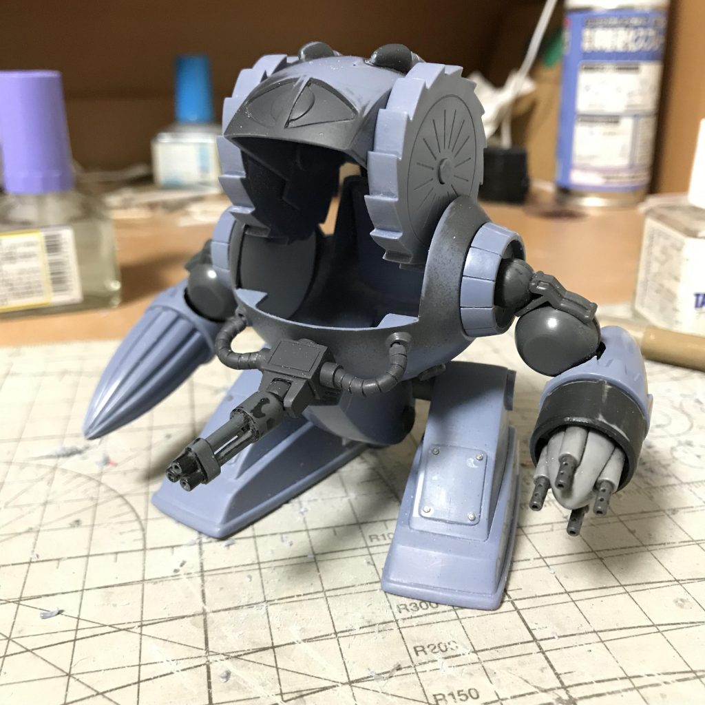 思いついて切断したはいいけど、内部をどう作ろうかしばらく途方にくれてました。ハッチのヒンジはボールデンアームアームズです。