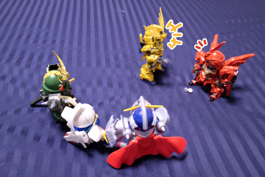 シナ:あれ?  フェネクス、なんでここにいるんだ?
フェネ:大佐ったら、目を離したらすぐにどこかに行っちゃうんですから。探しましたよー。さ、帰りましょう