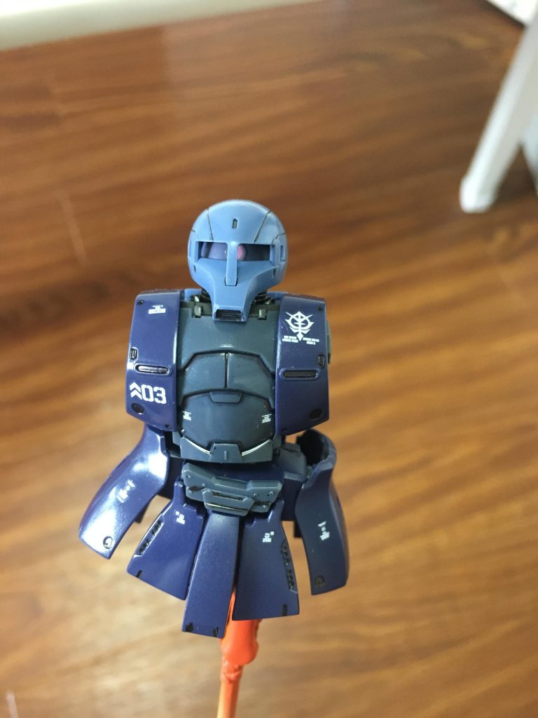 光沢のトップコート後に墨入れ+デカール貼りしてます。