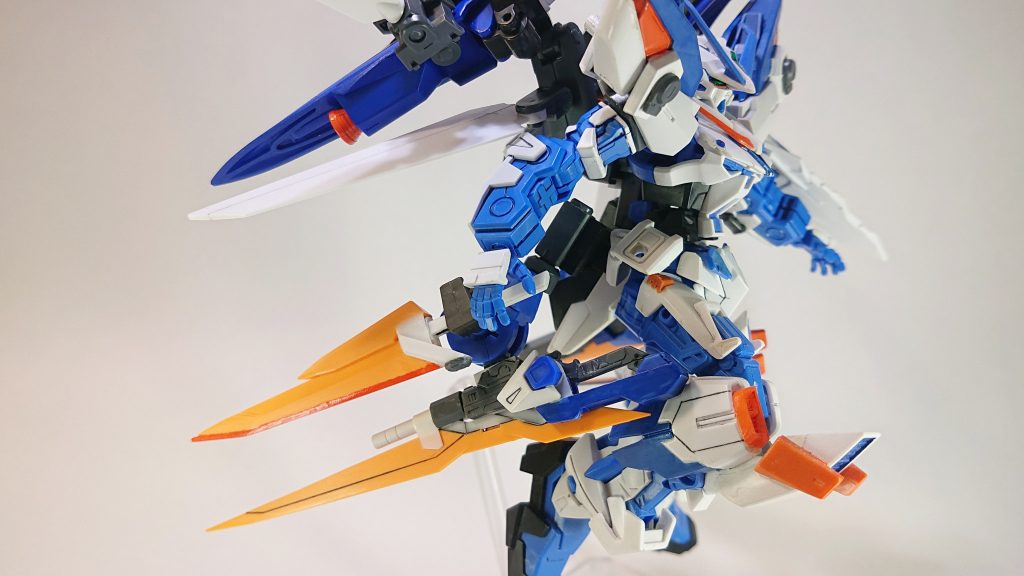 可動ギミックはもちろん残してあるので、結構動きます。