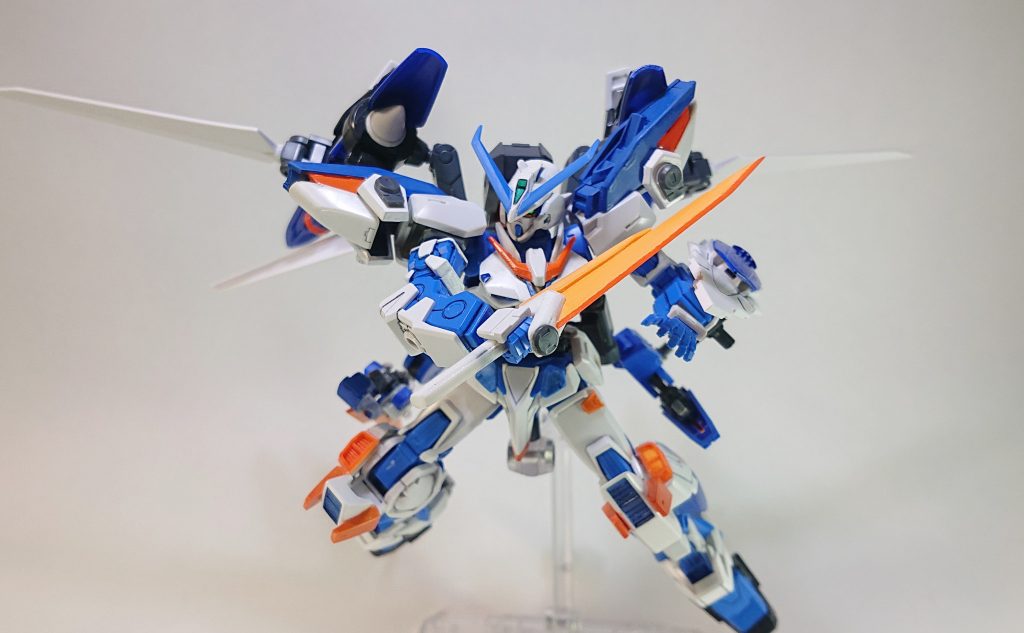 *対装甲剪断刀「カムド」*

**格闘用刀剣兵装。**
**高い強度を誇るだけでなく超高速切削と熱によってあらゆる装甲を破断する。**


オーソドックス（？）な刀剣武装です。
こちらもMGブルーフレームDのドラグーンを使って構築しています。