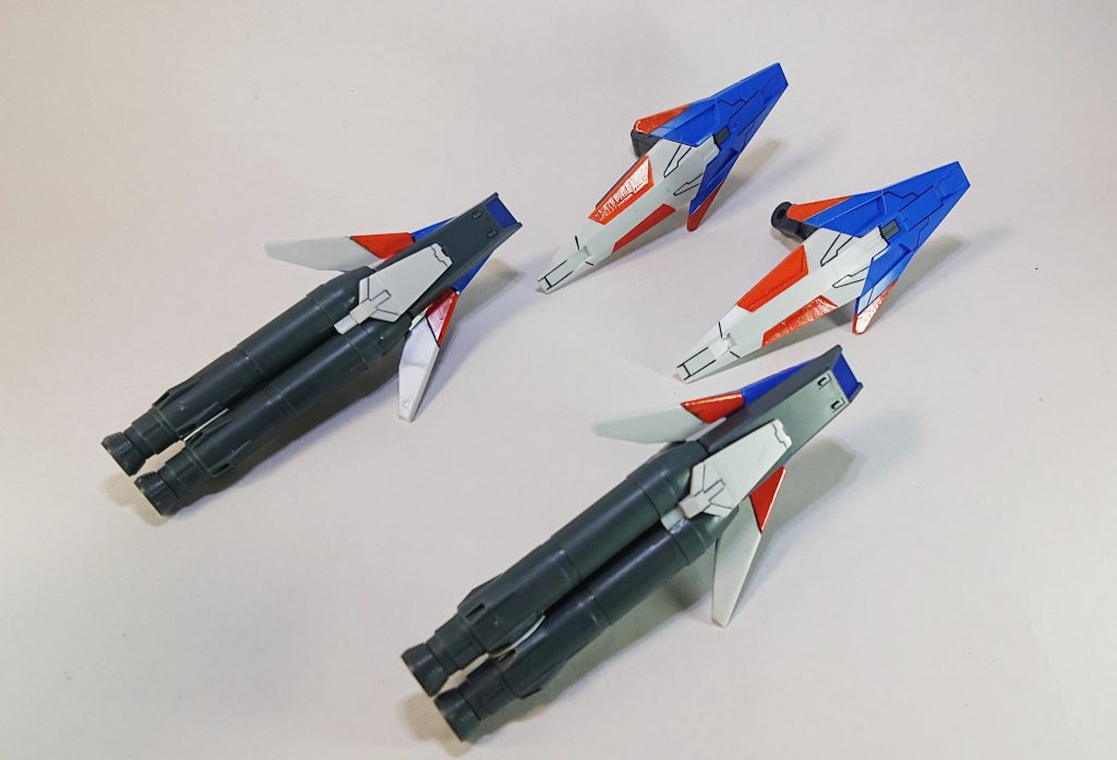 *ラディカルブースター/ラディカルバインダー*

**追加型増槽兼推進装置。**
**加速を得るためにエンジンもチューンアップしMS用としてはやや過剰なセッティングとなっている。**
**野戦換装は想定しておらず出撃前に装備するのみ。**


さて、今回の目玉となります。
ダイバーエースユニットのバインダーを元に改造しました。
もともとは色を変えたものを4枚使おうとしていたのですが、使い捨てブースター感がすごく出た感じがしてめちゃくちゃ満足しています。