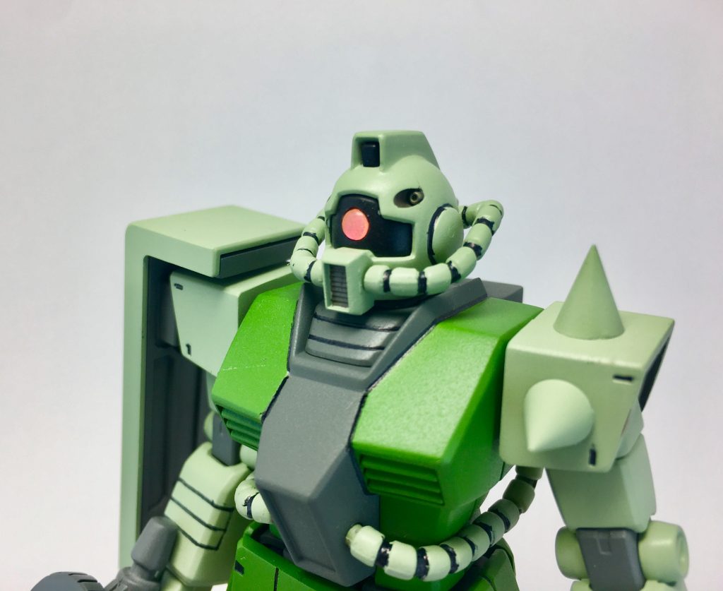 頭をアップで。

ジムともザクとも違うこの頭、作ってて愛着湧いてますwww