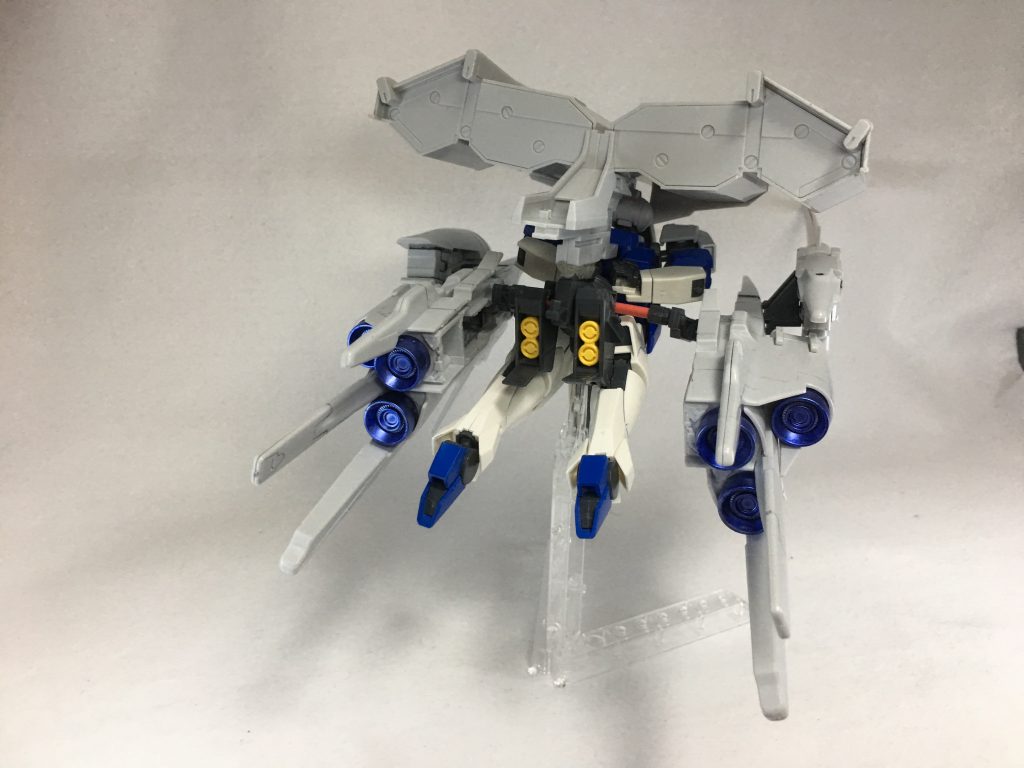 後ろからー！
GNドライブを搭載してる事に気がつく。
IフィールドとGNフィールドが展開できますね！