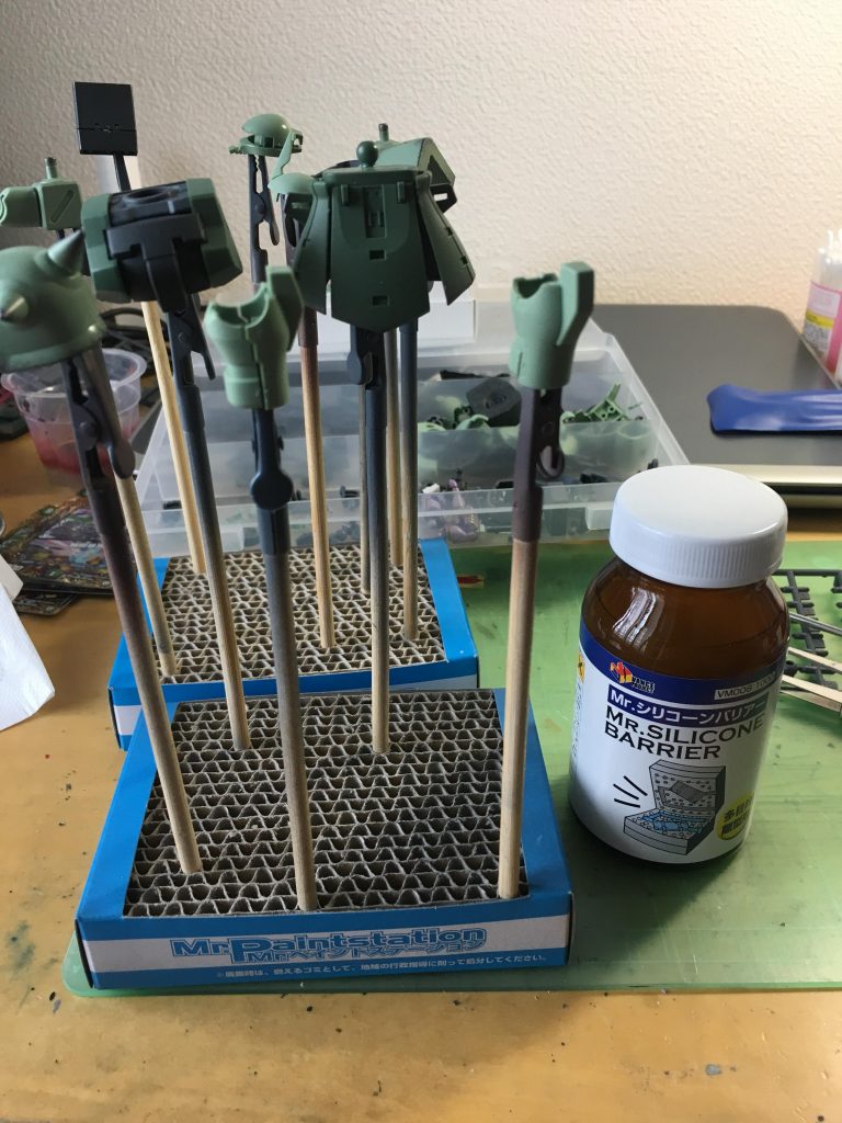 胴体から上はシリコンバリアーをイージーペインター吹き付け