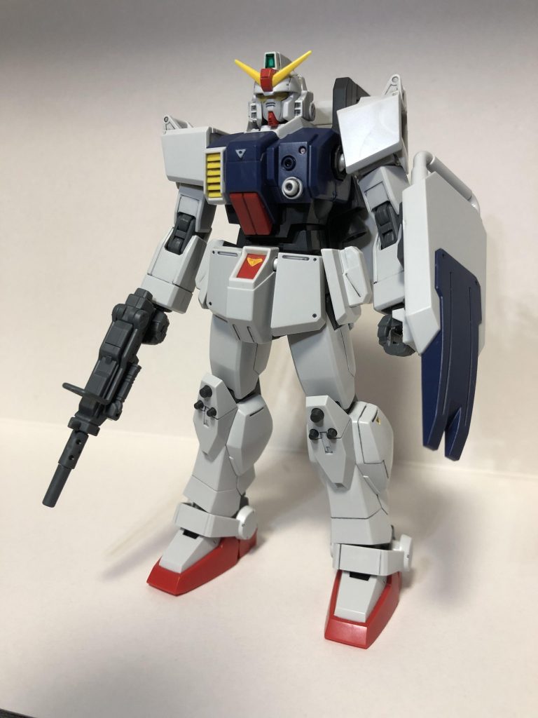 素組みしてツインアイにマスキングテープ貼ってスミ入れしました。