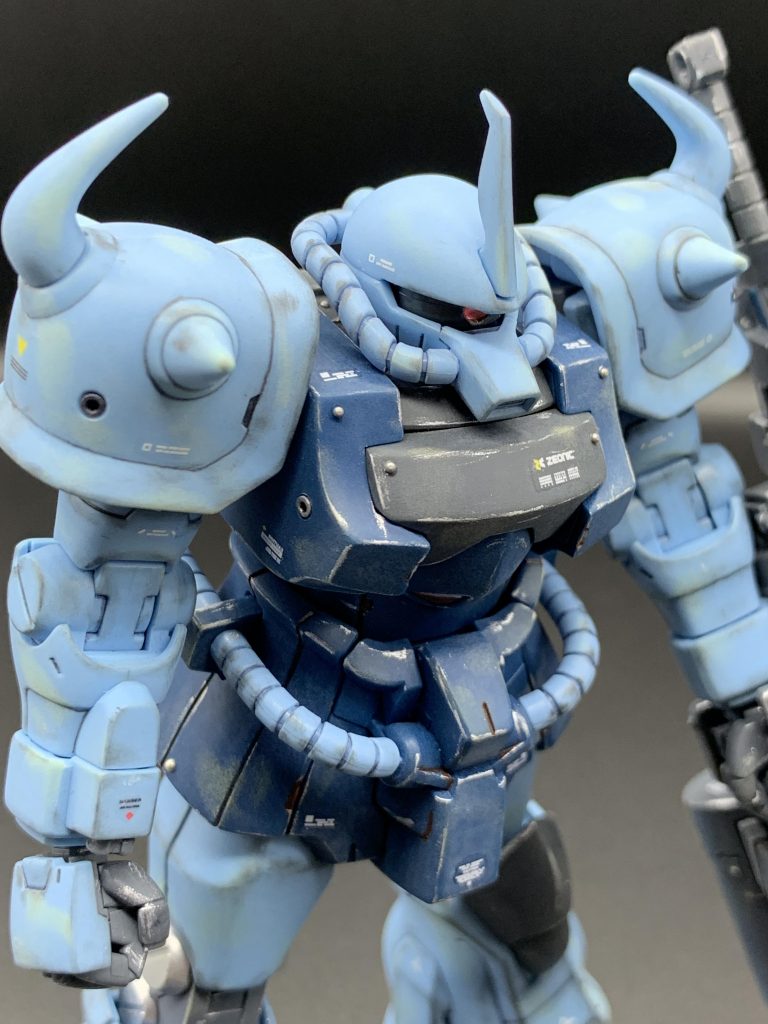 ハイキューパーツのコーションデカールやガンダムデカールを各所に。スジ彫りもいくつか追加しました。