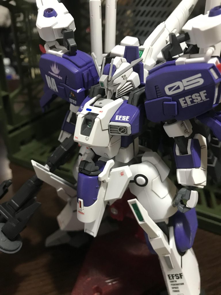 カラーはマリーダさんのパイロットスーツの一部、パープルを使いました。