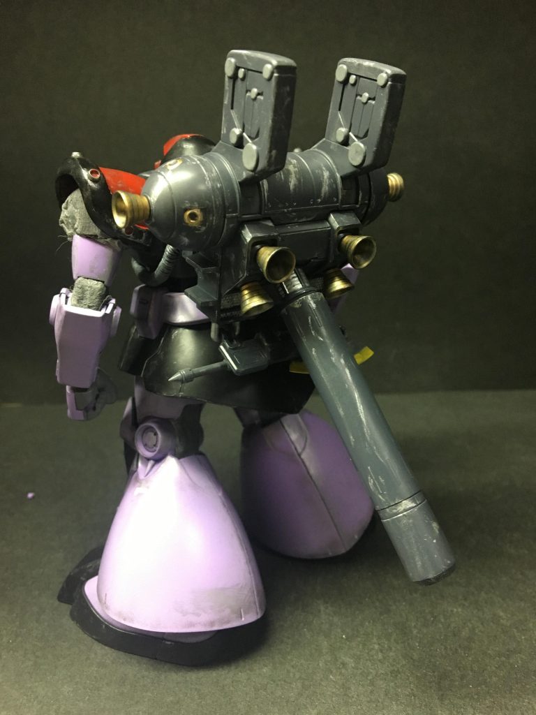 バックパックはTB版ザクⅡのバックパックをそのまま流用しドムの背中とバックパック内にネオジム磁石を入れて装着しています！
バーニアは全てゴールドで塗装。