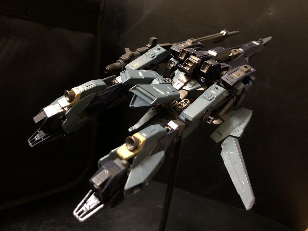 ところで、このライトニングカスタムは大気圏内用の装備でして、今回宇宙用の装備も用意しました。と言ってもウイングバインダーをフルバーニアンユニットに換装するだけ。
BWS−MKⅱで付いてますからね。