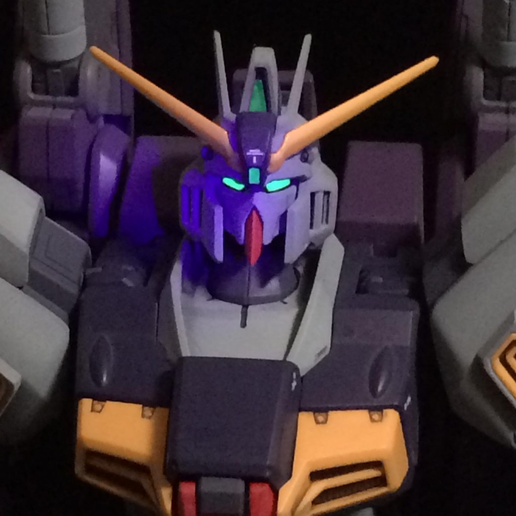 ブラックライトで発光っぽく
( ー̀дー́ )و