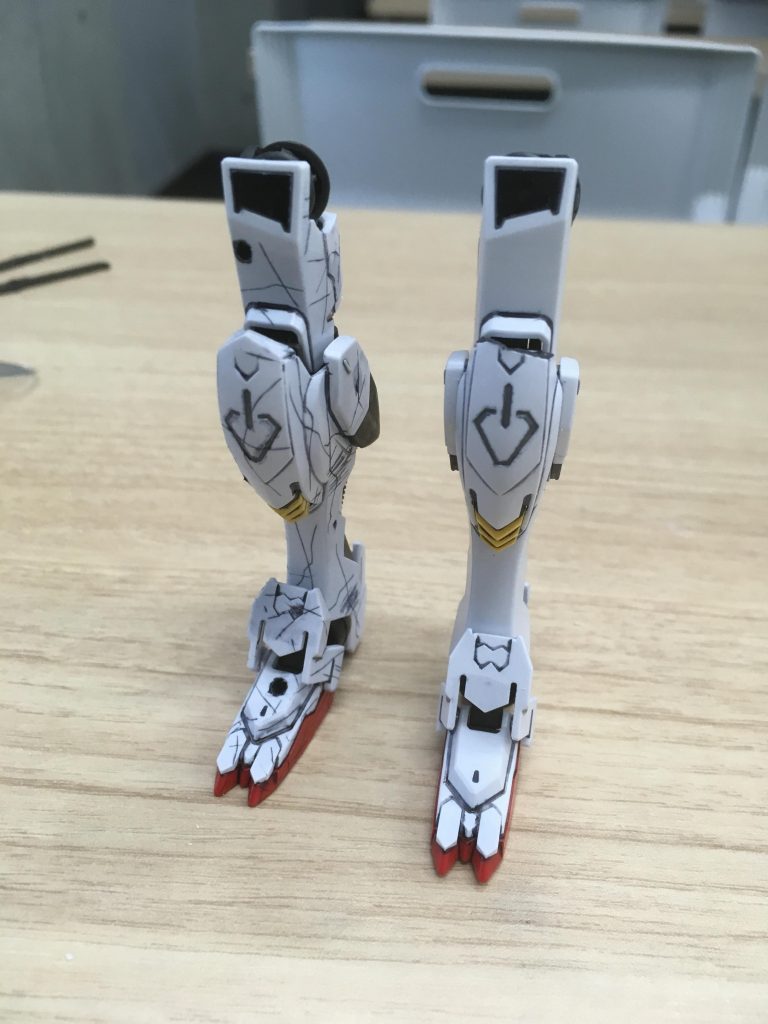 まっさらよりかは傷があった方が魅力的に見えます。
脚は蹴りでもよく使うので、多めに傷を付けました。