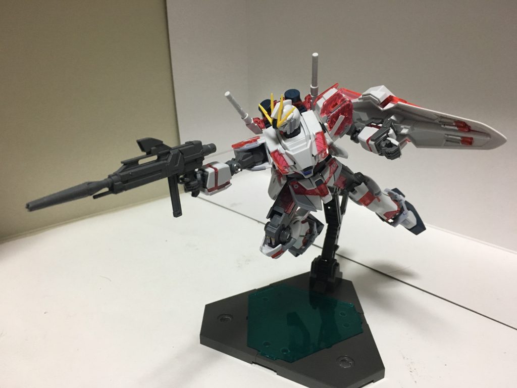 このビームライフルってジェガンのビームライフルを少し改造したみたいですね。