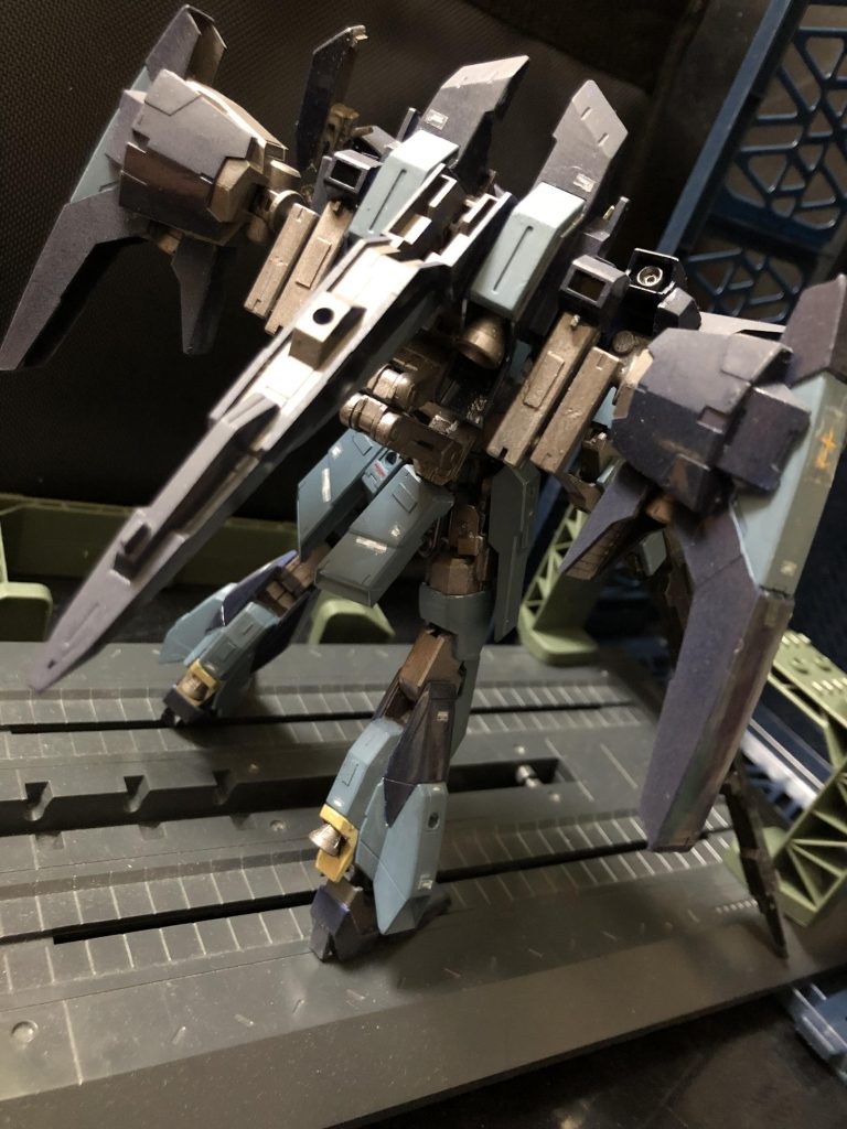 宇宙では、ウイングバインダーはMS時には百式を参考としたAMBAC(アンバック)による姿勢制御、として機能する。
ただし、WR時には意味を成さないという欠点がある。