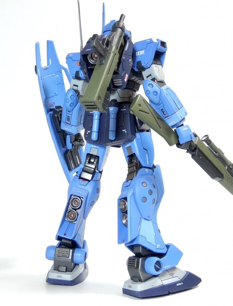 マシンガンとシールドはネオジム磁石で脱着します。